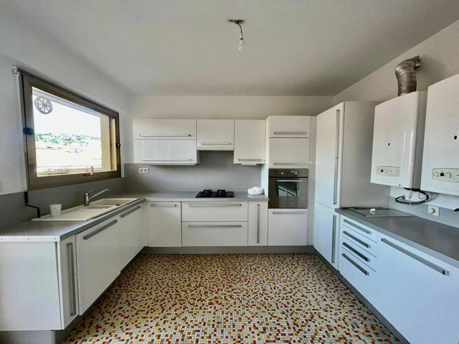 -300m Palais- Seaview-a/c-wifi-spacieux Appartement *